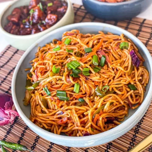 Schezwan veg noodles